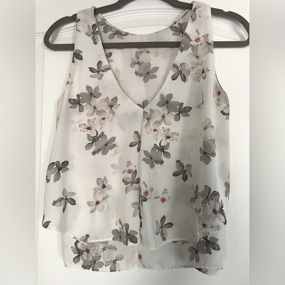 Philosophy Floral Sleeveless Top - Picture 3 of 5